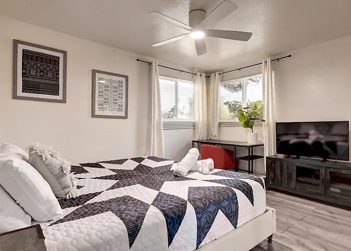 Stylish Arcadia 2-bdrm With Comfort And Charm *